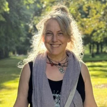 Profile photo of Helen Machen-Pearce (Yogarogueuk)